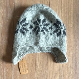 NWT cozy hand knit 100% wool Icelandic trapper hat